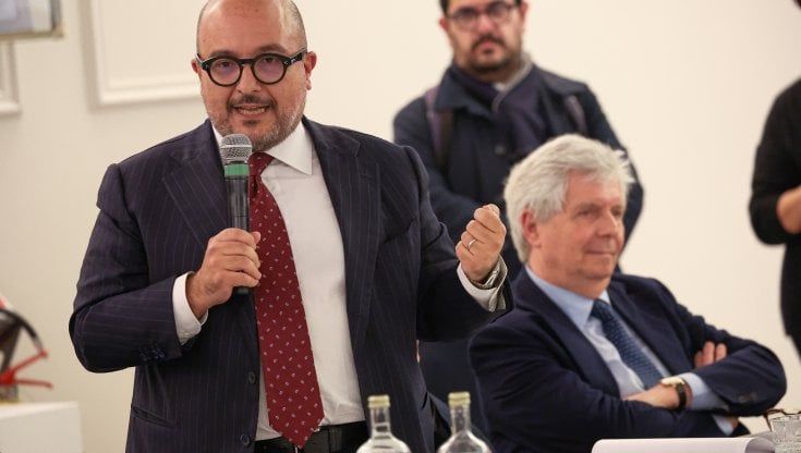 Napoli, teatro San Carlo: gelo e stupore per l’attacco a Lissner