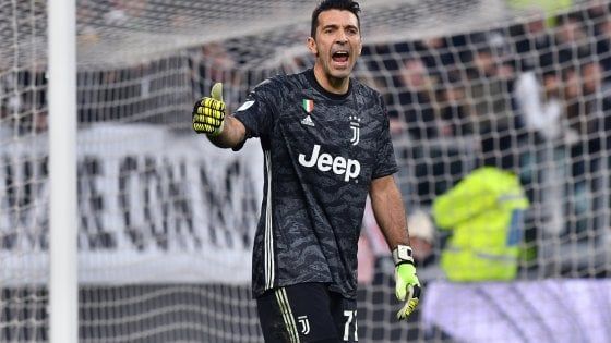 Juventus, Buffon raggiunge Maldini: record di presenze in Serie A