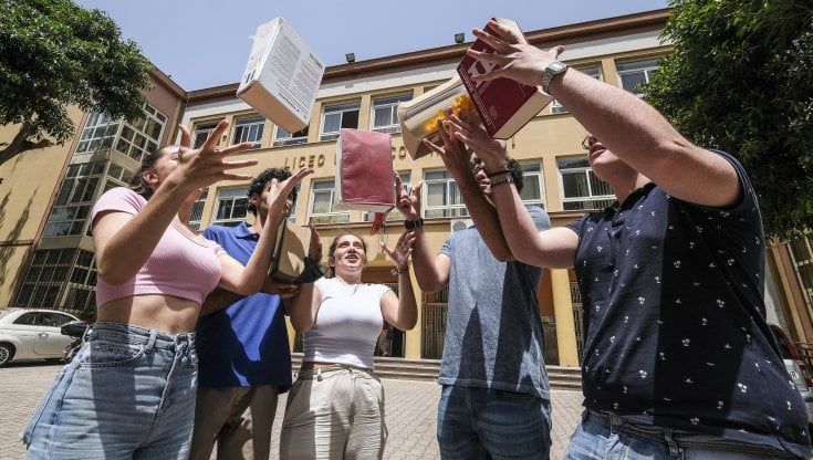 Maturità 2022, gli strafalcioni nei colloqui: la siepe dell'Infinito diventa un cespuglio e D'Annunzio un estetista 