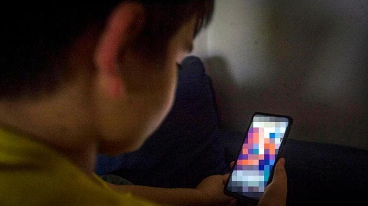 Videogiochi già a 3 anni, l’allarme degli psicologi: “Il digitale sta sostituendo il gioco tattile”
