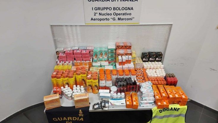 Sequestrato al Marconi di Bologna un quintale di antibiotici e cosmetici