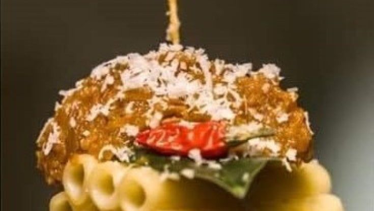 Sorrento, lo chef Andrea Napolitano organizza la "Genovese sospesa"