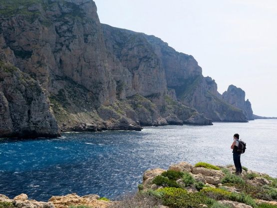In montagna al mare: trekking a Marettimo, sulle "Dolomiti siciliane"
