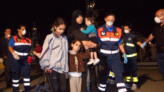 Immigrazione, sequestrata nave-madre sbarco Calabria: 18 fermi