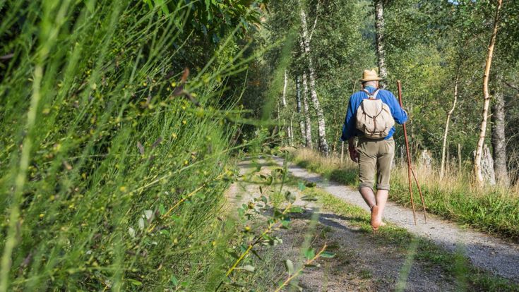 Da Portofino a Procida stop al trekking in ciabatte