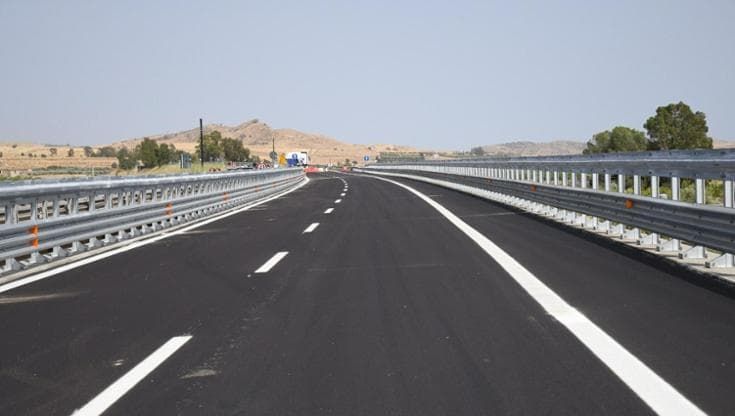 Trapani, giallo in autostrada: trovato il cadavere di un uomo