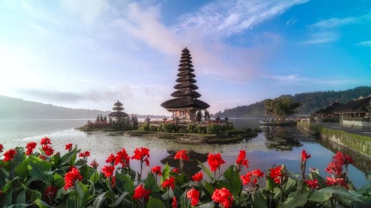 Bali nella morsa dei rifiuti e del loro odore. Da aprile è vietato smaltirli, ma mancano alternative