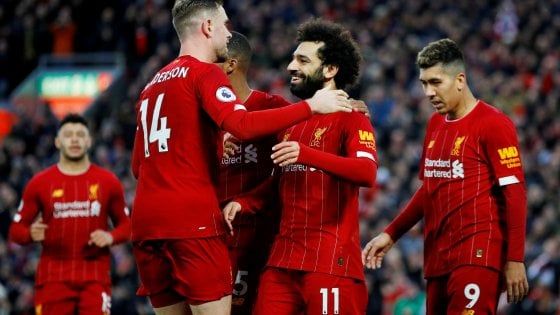 Liverpool, i tifosi riconoscono Salah alla stazione di servizio: e lui gli paga la benzina