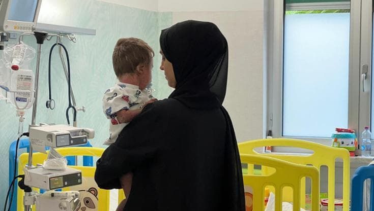 Da Gaza col suo bimbo di 13 mesi al Gaslini di Genova: “Salvate chi è rimasto”