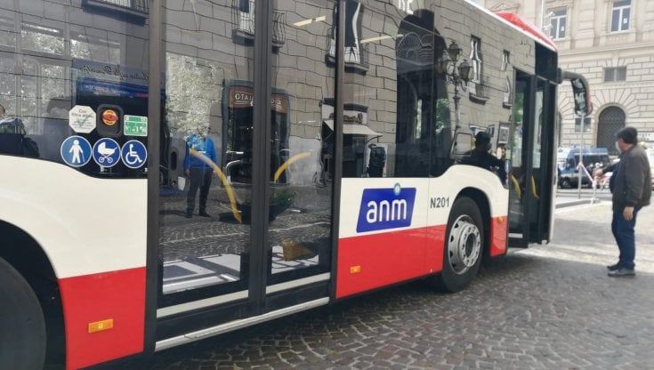 Napoli, in strada venti nuovi bus a metano 