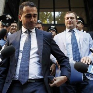 Euro, Di Maio: "Il governo non lavora all'uscita dalla moneta unica"