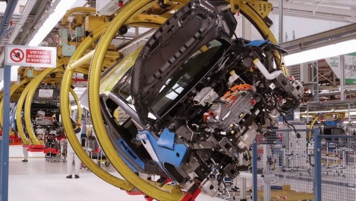 Auto elettrica, quale futuro se la guerra in Ucraina durerà a lungo?