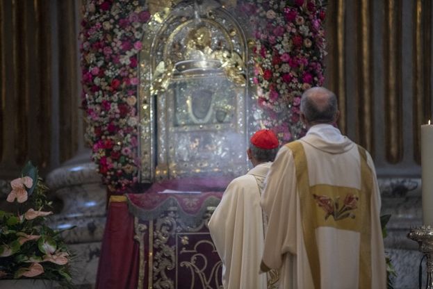 Bologna, la messa del cardinale Zuppi per le vittime del coronavirus