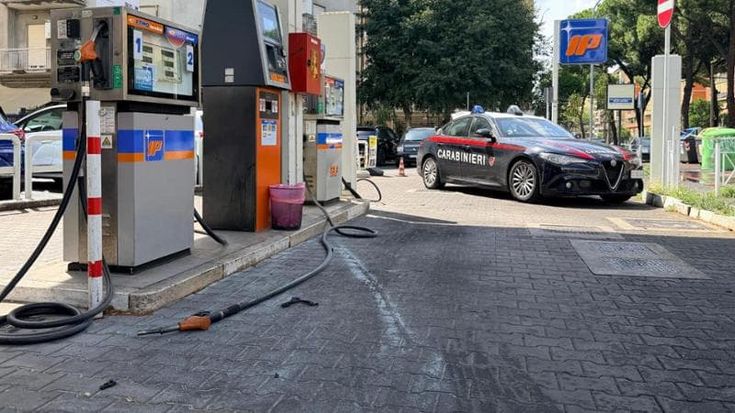 Si era dato fuoco in un distributore sulla Prenestina: morto dopo quattro giorni di agonia un 33enne