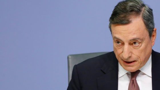 Draghi gioca d'anticipo e zittisce i falchi: nuovo ossigeno per contrastare la frenata dell'economia