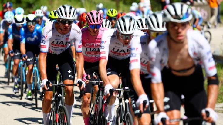Giro d’Italia, i ritiri e il virus respiratorio. Il medico della Lidl-Trek: “Non possiamo escludere del tutto il Covid. Ma ci sono troppe abitudini sbagliate”