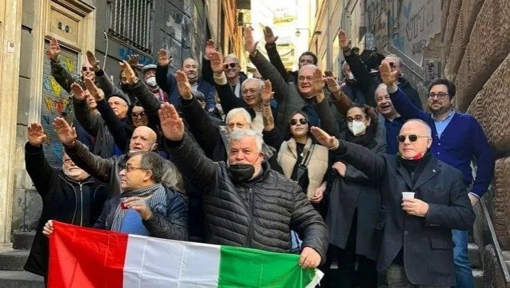 Napoli, il neofascismo di Fratelli d'Italia