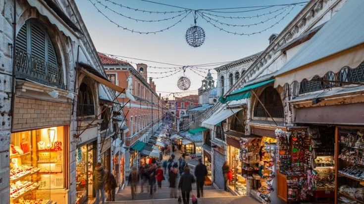 Commercio, dal 2012 a oggi persi 111mila negozi: chiusi 1 su 5