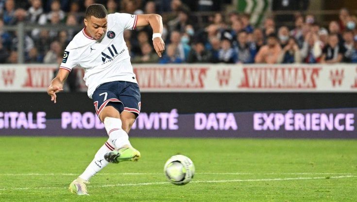 Ligue 1, il Psg si fa rimontare due gol a Strasburgo: non bastano Mbappé e Hakimi