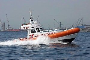Barca alla deriva<br />in 5 salvati dalla Capitaneria