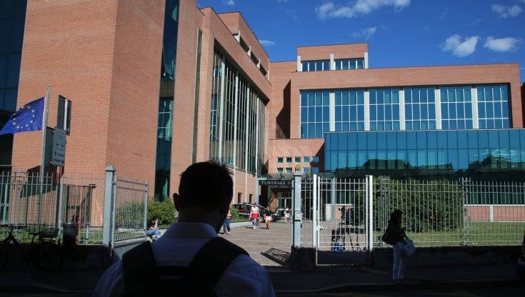 Avvocato intasca l'assegno di oltre 40mila euro del cliente invalido: condannato 