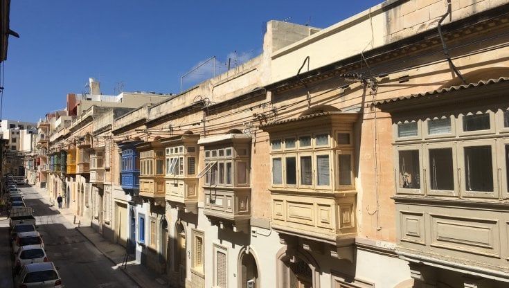 La Sicilia e Malta, sogni di bellezza naturale distrutti dalla sete di lucro