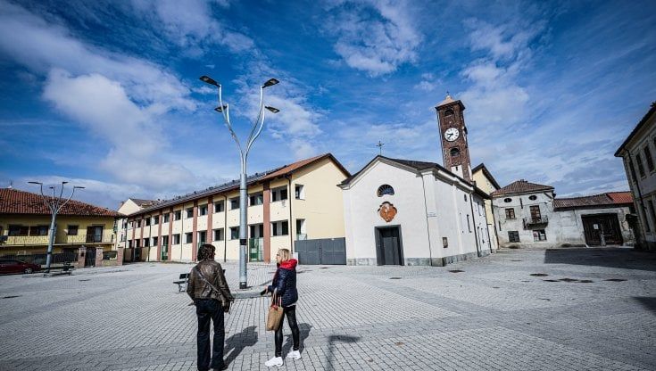 Nel vuoto di Villaretto dove tutto chiude Meloni fa il record