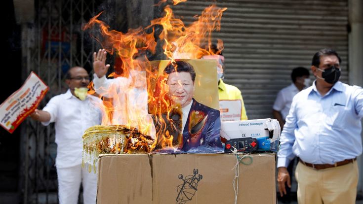 La guerra virtuale tra Cina e India (ma anche con pugni e bastoni)