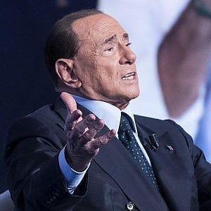 Berlusconi torna alle battute: "Trump? Mi piace molto Melania"