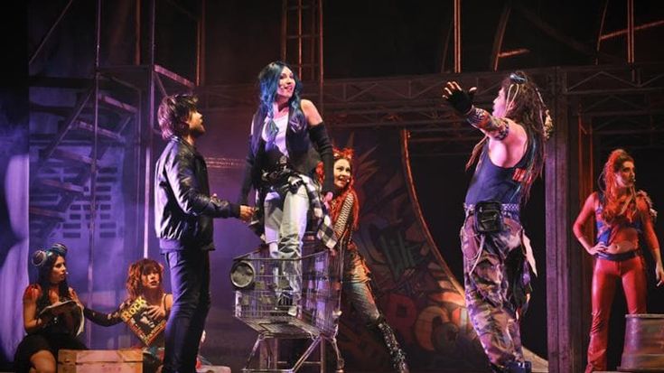 Comici, narratori, cantanti e ballerini: la nuova stagione al teatro Colosseo