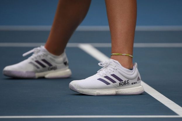 Bryant, sulle scarpe dei giocatori il ricordo del Mamba