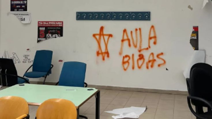 Roma Tre, blitz nell’aula autogestita: strappati manifesti e bandiera palestinese