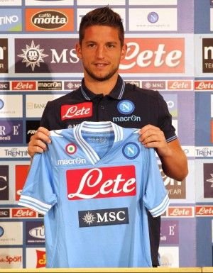 Dimaro, Mertens ai tifosi: <br />"Il Napoli, una scelta di cuore"