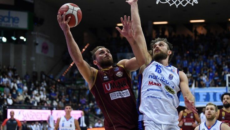 Basket, serie A: Treviso vince il derby con Venezia e resta in vetta, Sassari ko a Brindisi