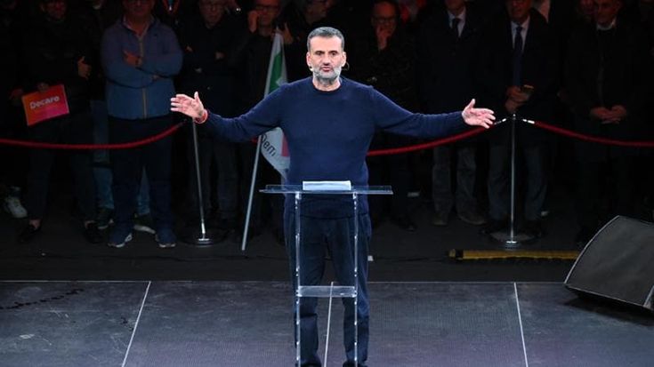 Don’t cry for me, Decarino. Le cicatrici incise sui muri