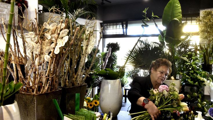Parma, dopo 50 anni la fiorista Carla va in pensione 
