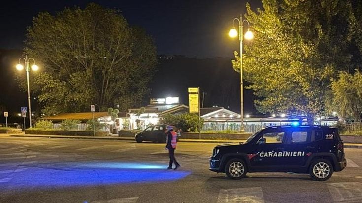Investono due ragazzi dopo lite in discoteca sul lungolago: tre ventenni arrestati a Castel Gandolfo