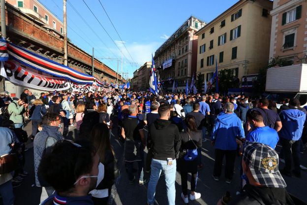Scudetto Samp, in tremila in piazza a Genova Sampierdarena