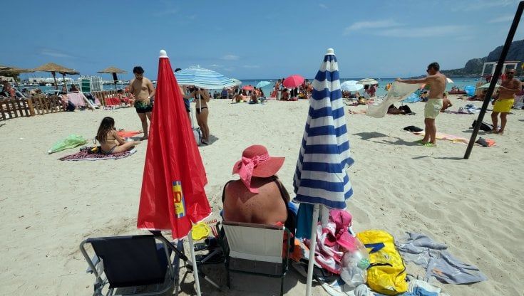 Toscana, nuovi sequestri per i "furbetti" dell'ombrellone