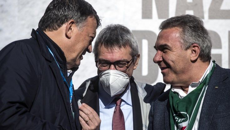 Sindacati: "Sulla Manovra ancora non ci siamo, avanti mobilitazione". Il nodo pensioni: "Quota 102 è improvvisata"