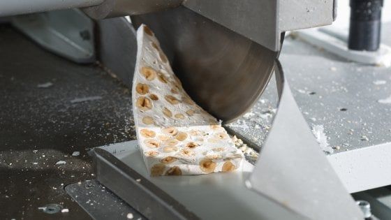 Nocciole piemontesi e albume, l'antico torrone di Davide Barbero
