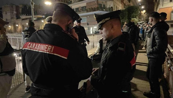 Tenta di strangolare l’ex di 19 anni. La ragazza sviene, poi va in ospedale e fa arrestare l’uomo