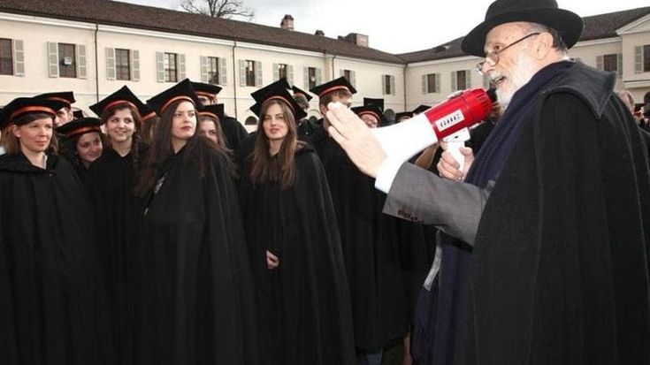 Un mese senza Carlin Petrini: “Ci riuniamo nel suo ufficio, siamo più uniti che mai”