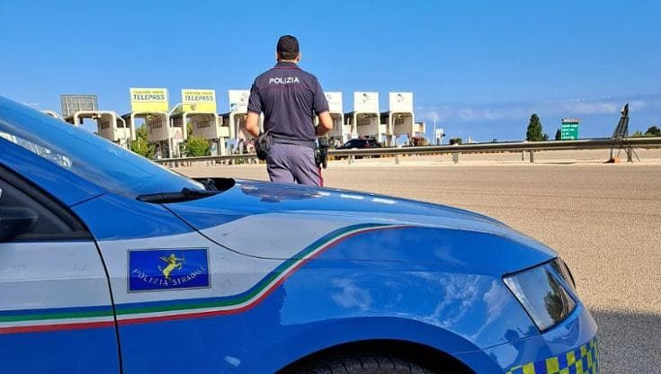 In auto diretto a Palermo con moglie, figli e 10 chili di cocaina, arrestato corriere insospettabile