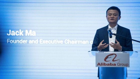 Cina, lascia il fondatore di Alibaba. La società di e-commerce da 420 miliardi  