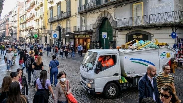 Napoli, tassa di soggiorno più cara per evitare l’aumento della Tari 