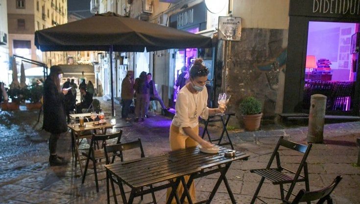 Lockdown in Campania, la protesta di imprese e Comuni: "Moriremo di fame"