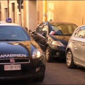 Brindisi, picchiava ogni giorno la moglie davanti alle figlie di 7 e 10 anni: arrestato