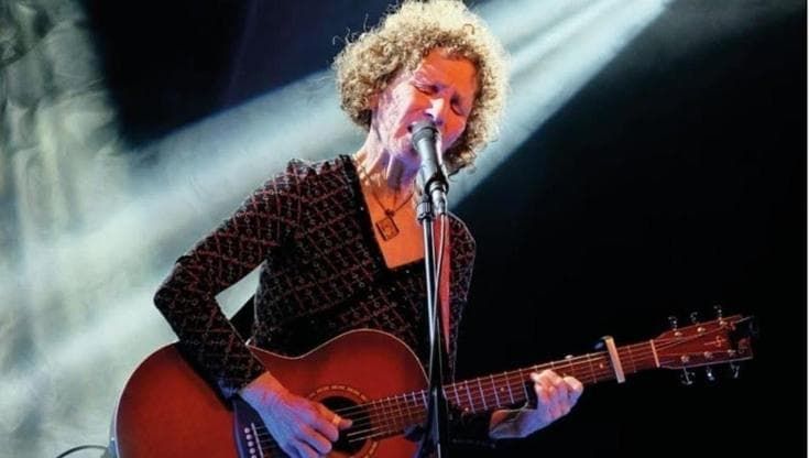 Deborah Kooperman: “Con Guccini lezioni di chitarra e di politica. Le Dame, un posto magico”