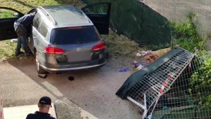L'Aquila, tragedia all'asilo, parla una mamma: "Mia figlia non è stata travolta perché era a giocare nella casetta"